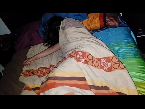 ❤️ Stedbarn skælder sin unge stedmor ud, mens hun sover. ☑ Porno at da.8kpornvids.ru ☑