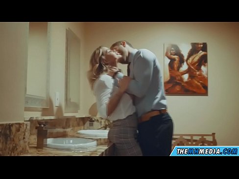 ❤️ Når en barmfagre blondine forfører dig på et offentligt toilet ☑ Porno at da.8kpornvids.ru ☑